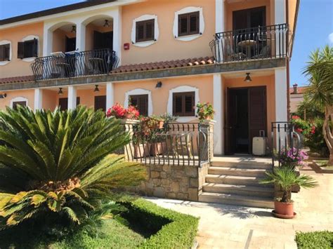 CASA DI OSPITALITA SANTA SCOLASTICA (Santa Maria di Castellabate ...