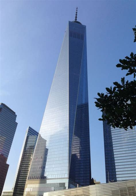 纽约新旧两座地标建筑，双子塔已经是不存在了，新世贸横空出世_腾讯新闻