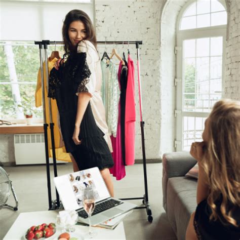 How to dress to impress your job interviewer