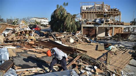 Hurricane Model Tracks 的图像结果