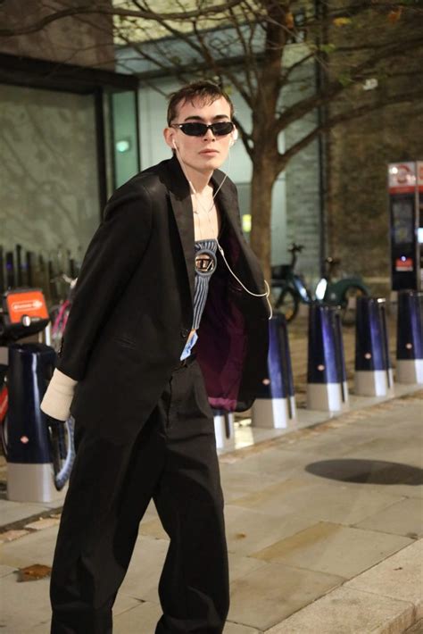 Good Smell Business Suit 的图像结果