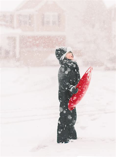 下雪天户外小男孩下雪天户外小男孩大全jpg格式图片下载_熊猫办公