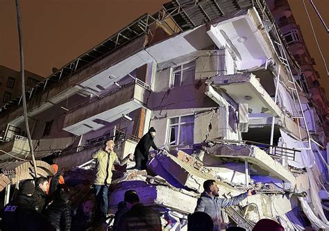 【图集】土耳其遭遇百年来最强地震，已致数千人伤亡|界面新闻 · 影像