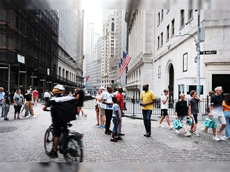 From Barclays to Goldman Sachs: Texting on private apps costs Wall ...