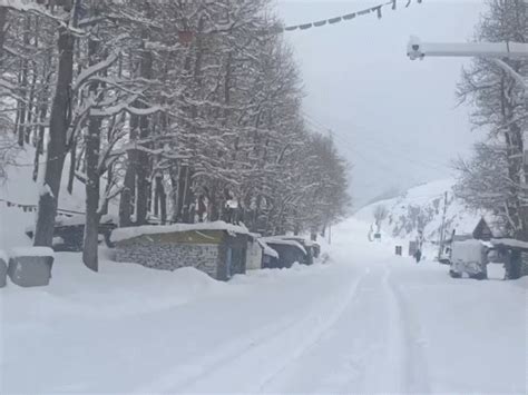Heavy snowfall in Himachal, Lahaul-Spiti isolated: Avalanche warning ...