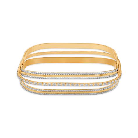 Glimmering Yellow Gold Embossed Bangle