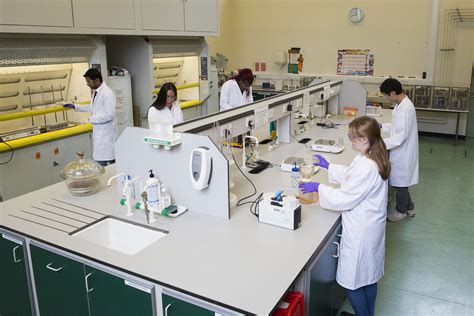 Lab Tech Colleges 的图像结果