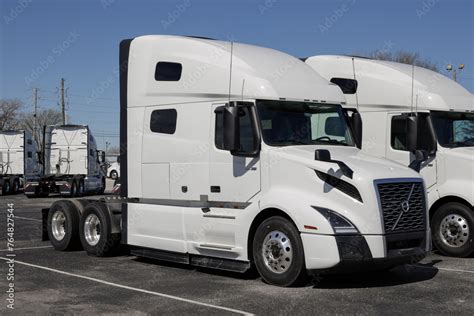 Volvo Big-Rig Trucks 的图像结果