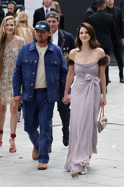 Lana Del Rey y Jeremy Dufrene hacen una rara aparición como pareja en ...