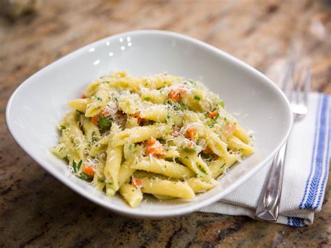 16 Light and Summery Pasta Recipes