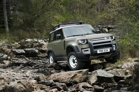New Land Rover Defender lands in Ireland – Autotrade.ie