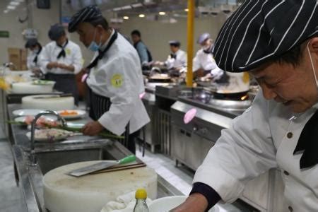 我校邀请中国烹饪大师王文亮进行厨师专项培训-内蒙古师范大学附属中学