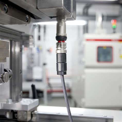 M12 push-pull connectors with internal locking | Phoenix Contact