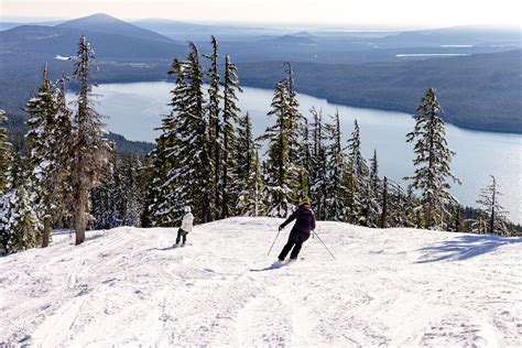 Your Guide to Skiing and Snowboarding at Willamette Pass Resort