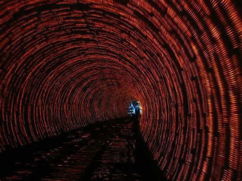 揭秘让人神秘失踪的时空隧道,时空隧道可穿越到过去!