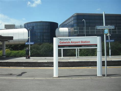 Transfers between Gatwick Airport and London - Hellotickets