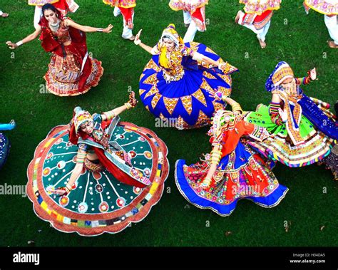 Top 999+ navratri garba images – Amazing Collection navratri garba ...