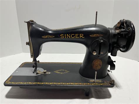 Lot #64 - Vintage 1950's Singer Sewing Machine ...