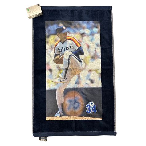 Golf Towel: High Knee – Nolan Ryan Foundation