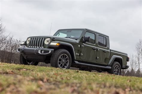 View Photos of the 2023 Jeep Gladiator Overland EcoDiesel