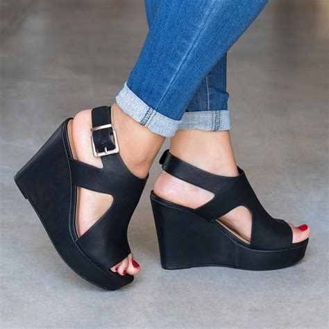 What To Wear With Black Wedge Sandals at Stuart Witt blog