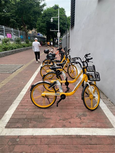 Mobike gains traction in its first UK city | China Dialogue