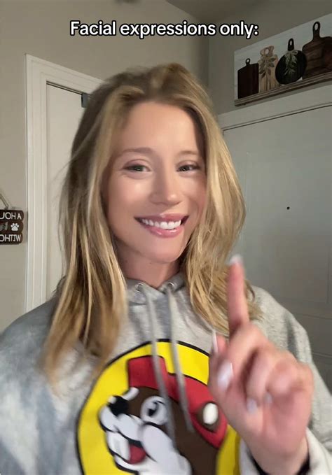 😋😋😋 | 👑Vivi👑 (@vivi_esc)