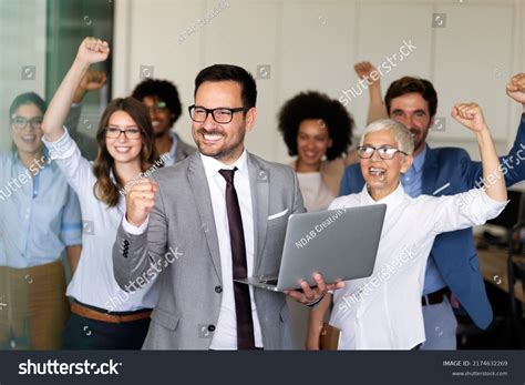 Multi Etnich Group of Business People Celebrating Together 的图像结果