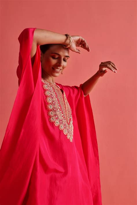 Aarti Sethia - Rani Pink Embroidered Kurta Set - Elahe