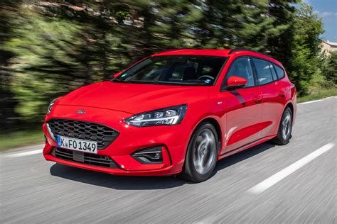 New Ford Focus ST-Line Estate 2018 review | Auto Express