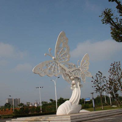 不锈钢镂空蝴蝶雕塑-宏通雕塑