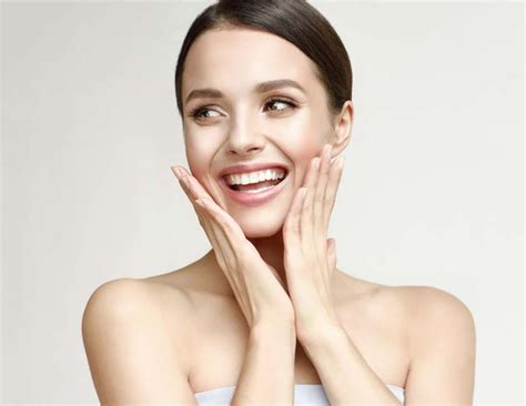 Jojoba Oil Benefits and Uses for Skin & Hair