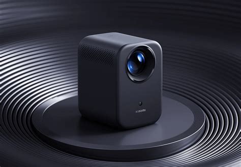 Xiaomi представила компактный проектор Smart Projector L1 с Google TV