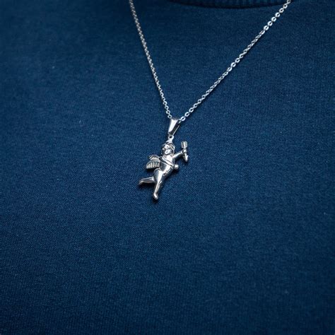 5 Cool Silver Pendants For Men as the Perfect Apology Gift – GIVA