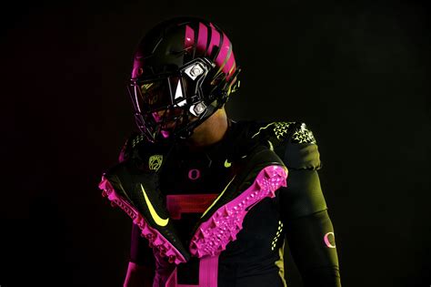 Oregon Ducks go pink for for breast cancer awareness