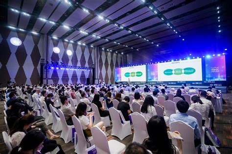 第八届中国产业互联网高峰论坛在宝山开幕 经济数字化转型十大示范场景公布|产业互联网|转型|论坛_新浪新闻