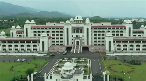 Pakistan Prime Minister Imran Khan's Official Residence To Be Put Up ...