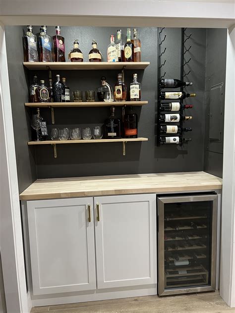 Stylish Home Bar Decor Ideas