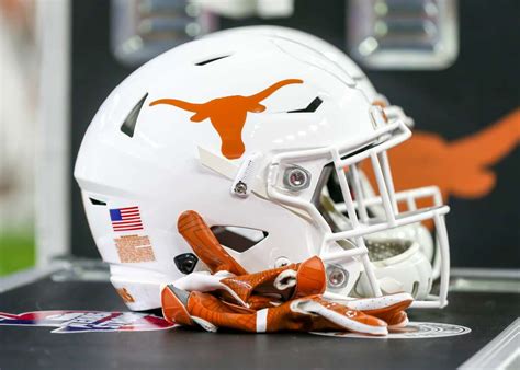 Texas Longhorns football recruits begin signing with university