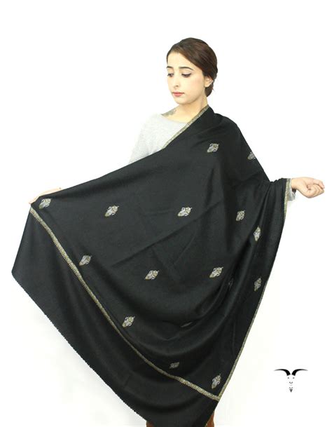 Black Pashmina Shawl With Sozni Borders 5747 – Phamb