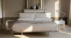 letto con cuscini letto platz struttura in alluminio triangolare con cuscini letto con cuscini letto platz struttura in alluminio triangolare con cuscini