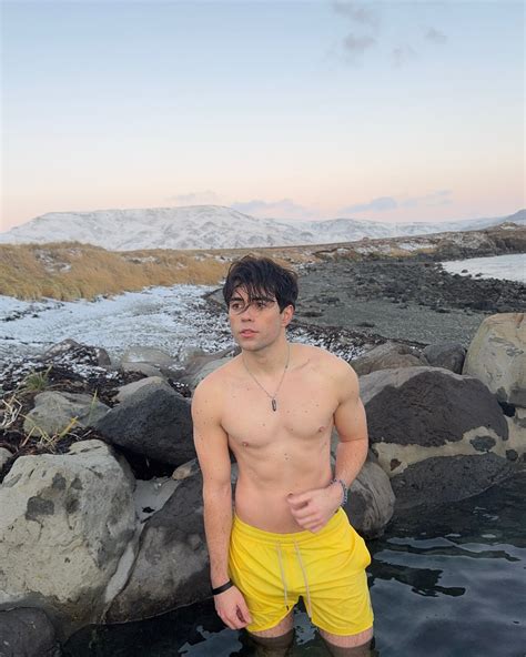 Benji Krol – Shirtless Celebs
