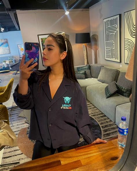 Andrea Paz | No estoy construyendo negocios... Estoy construyendo la vida que quiero. | Instagram