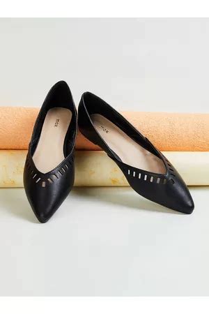 Max Collection Footwear - Women | FASHIOLA INDIA