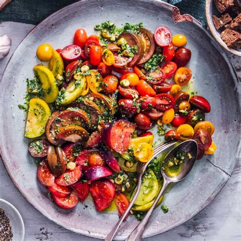 How to make Tomato Salad With Tarragon Pesto & Pumpernickel Croutons Recipe