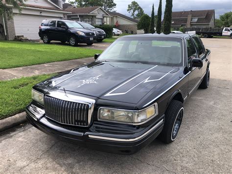 1995 Lincoln Town Car for Sale in Houston, TX - OfferUp