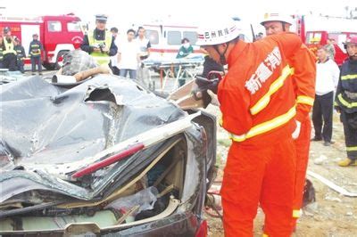 新疆轮台县发生交通事故 两车相撞致5死2伤(图)|交通事故_新浪新闻