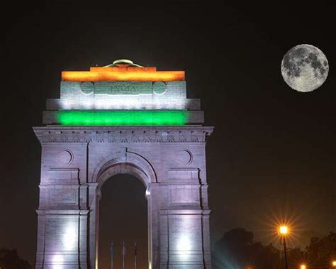 Super Flower Moon Leaves Netizens In Awe; Gives Hope During COVID-19 ...