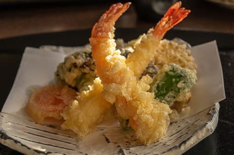 What Is Nabeyaki Udon? A Traditional Japanese Hot Pot Udon Explained ...