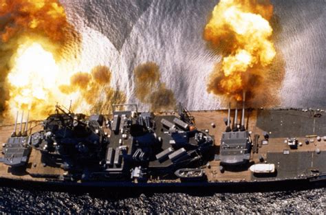 Battleship Uss Iowa Explosion Very Fire 1/350 USS Iowa 1944 VF350910